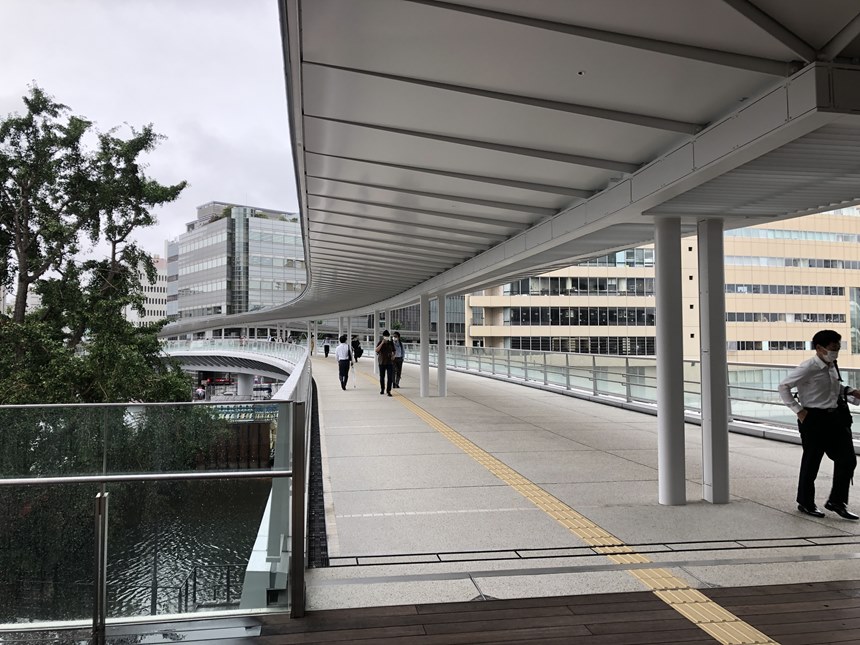 横浜市役所から見たさくらみらい橋